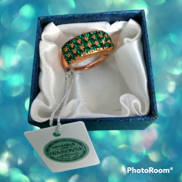 Swarovski Emerald Green Crystals, comfort band ring in copper over brass. Sz 10 - Picture 5 of 7